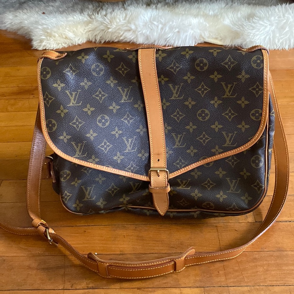 Louis Vuitton Saumur 35